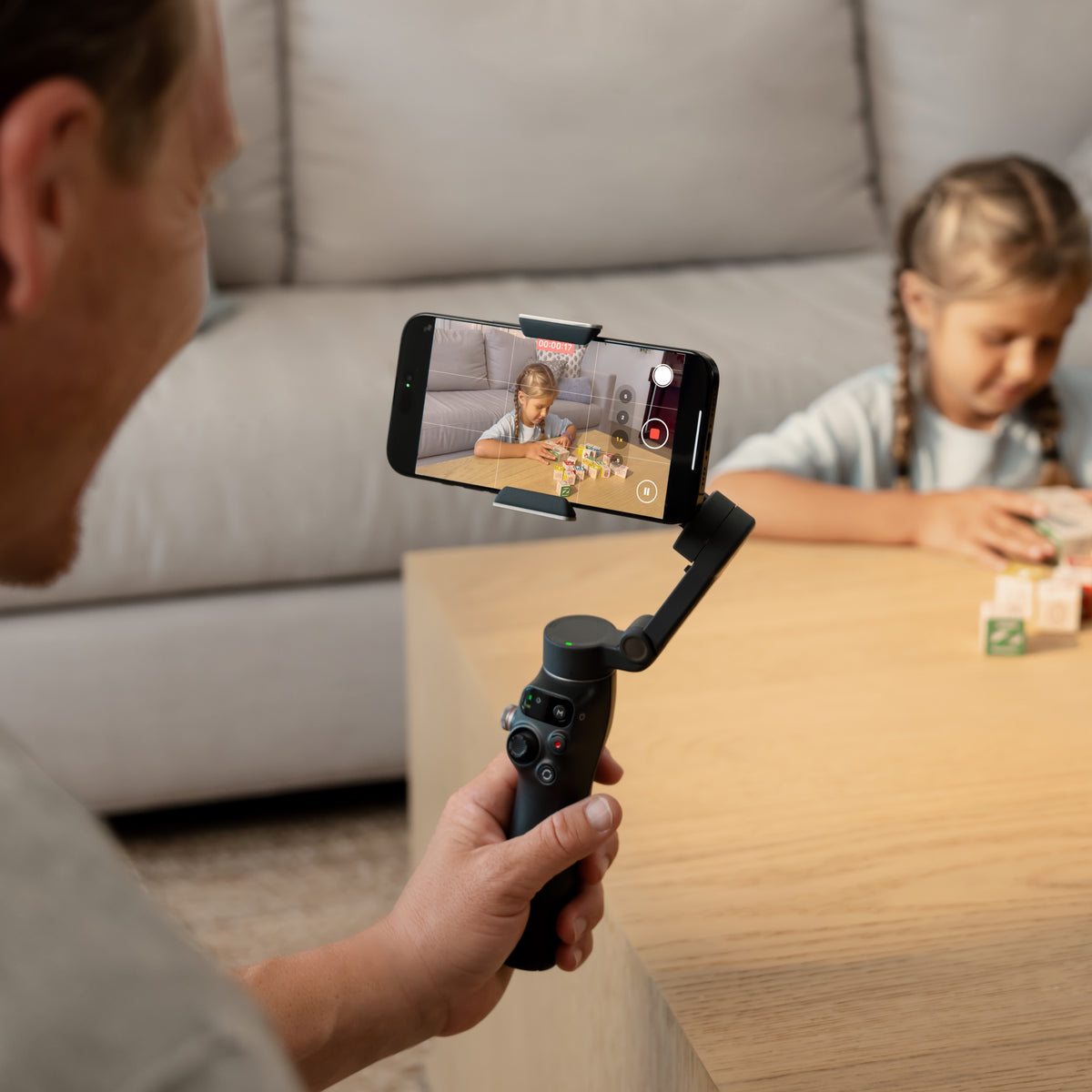 DJI Osmo Mobile 8 أثناء التصوير العائلي