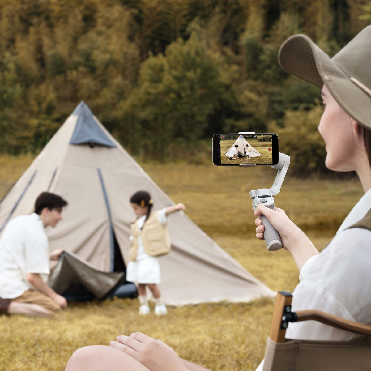 DJI Osmo Mobile SE أثناء التصوير في الهواء الطلق