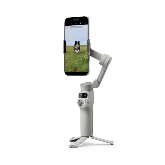 DJI Osmo Mobile 7 مع الهاتف بوضع عمودي والحامل المدمج