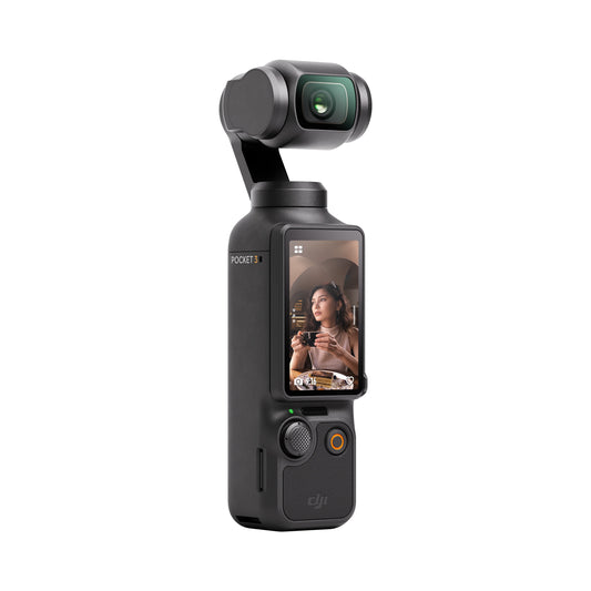 DJI Osmo Pocket 3 منظر أمامي مائل مع الشاشة بوضع عمودي
